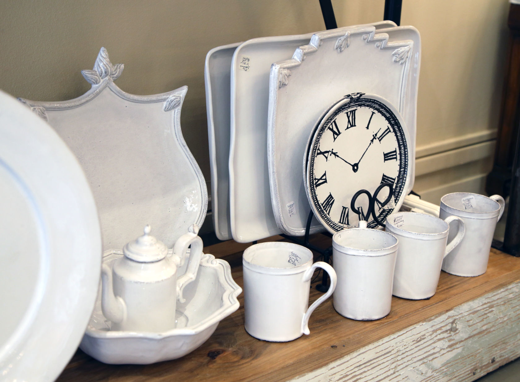 Decorative dishware